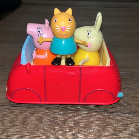 Props Pig And Friends With Car Cute Pieces to add to your Peppa Playhouse - Picture 2 of 5